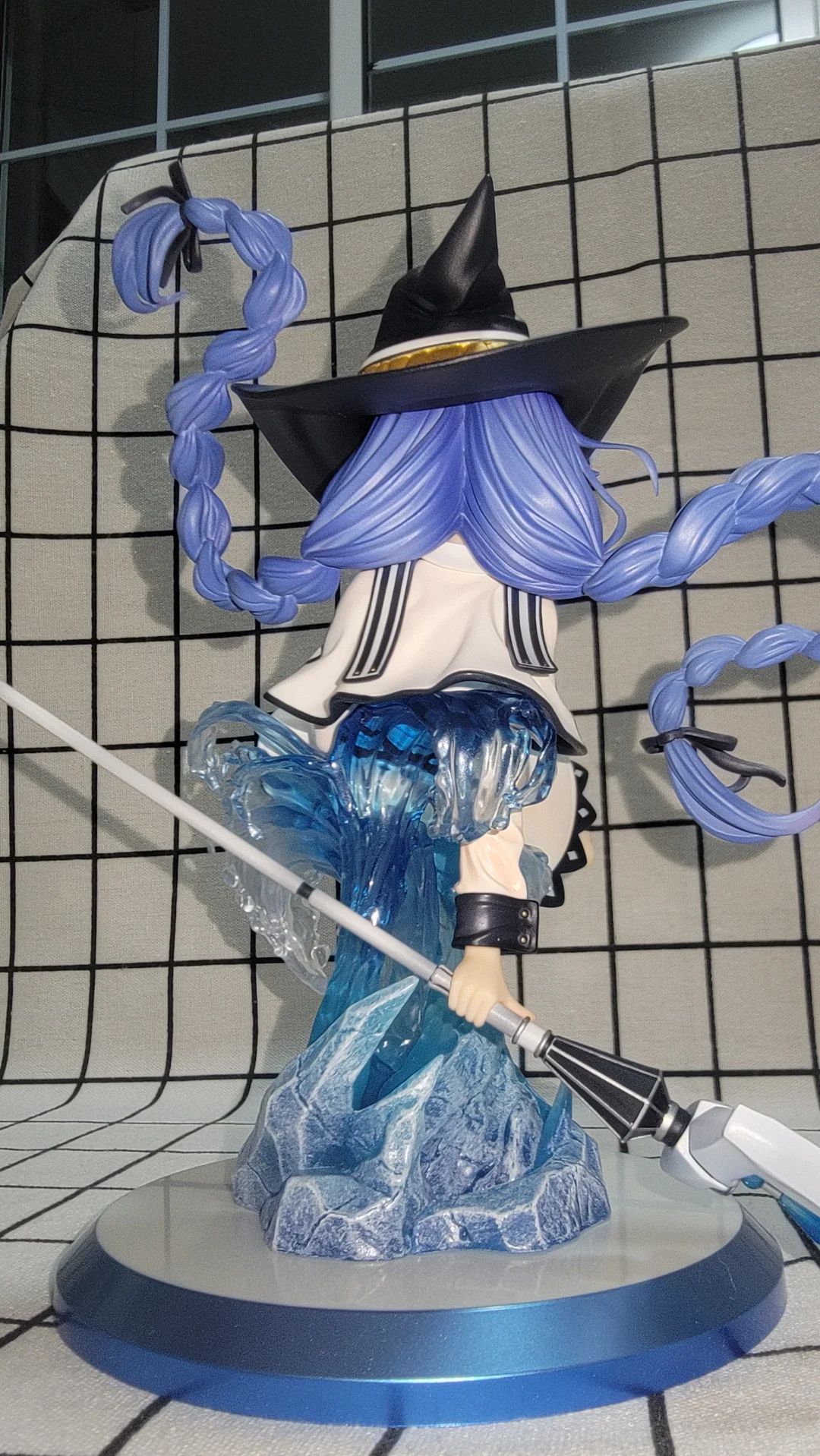 Rochesea on Ice Base Figurine  - Car Accessories Gift Ideas recension och pris